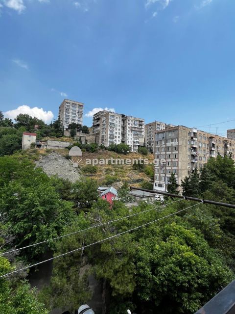 იყიდება 3 ოთახიანი ბინა თბილისში